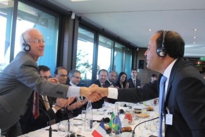 Jean-Louis Marchand, presidente do Movimento de Empresários da França, cumprimenta prefeito Rodrigo Neves