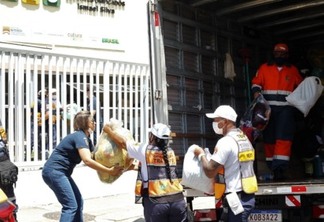 Niterói Solidária: 30 toneladas de alimentos, roupas, produtos de limpeza e higiene foram enviadas para Petrópolis