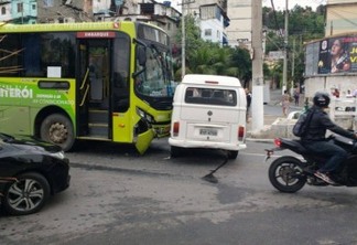 URGENTE: Batida agora no cruzamento da rua Irineu Marinho com Ary Parreiras