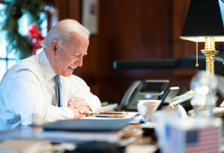 Joe Biden reativa restrição de entradas no país