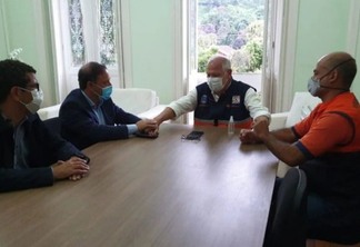 Rodrigo Neves se reúne com prefeito de Petrópolis e articula força tarefa