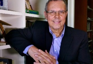 O jornalista Cezar Motta, é nascido em Niterói, e atualmente vive em Brasília.
