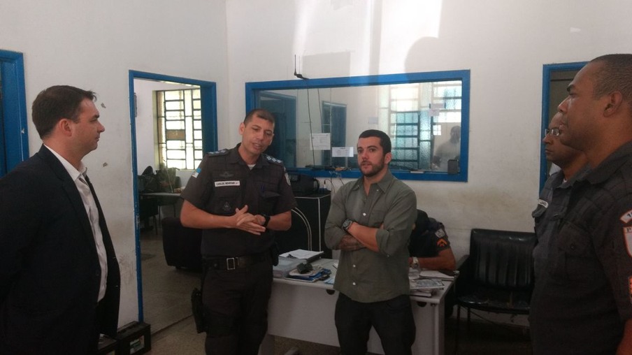 Carlos Jordy e Flávio Bolsonaro em visita a 3° CPA do 12° batalhão no Fonseca comentam a situação da segurança pública em Niterói e no Estado