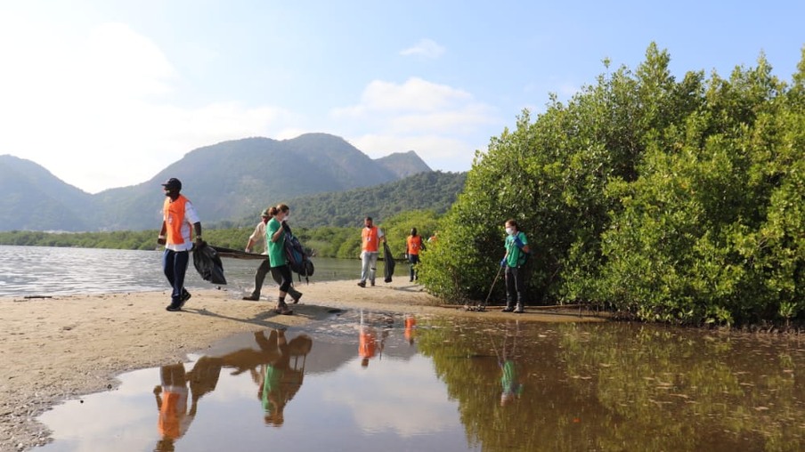 Força-tarefa em Niterói se une para limpeza da Lagoa de Itaipu