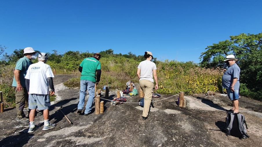 Prefeitura de Niterói participa de cercamento de sambaquis da Ilha do Pontal