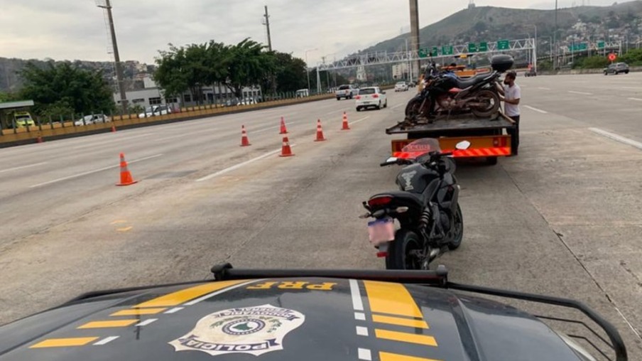 Motos são fiscalizadas na Ponte Rio-Niterói