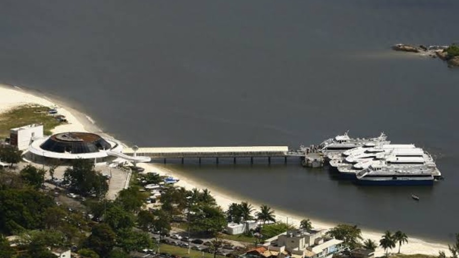 Prefeito de Niterói anuncia normalização dos horários das Barcas e a volta do Catamarã Charitas-Praça XV