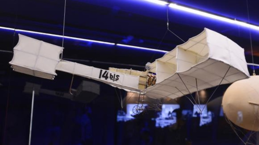 CULTURA: Exposição no Museu do Amanhã traz Santos Dumont como poeta voador