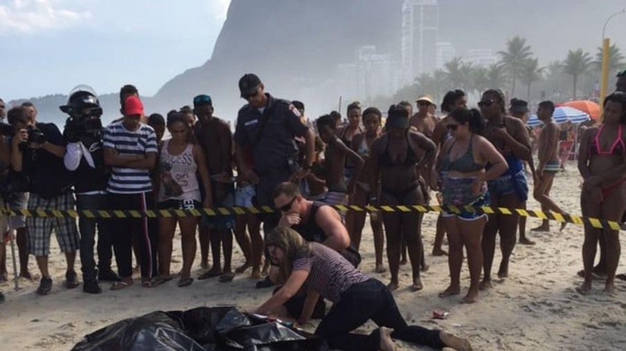 URGENTE: IML libera corpos de mortos em desabamento de ciclovia no Rio