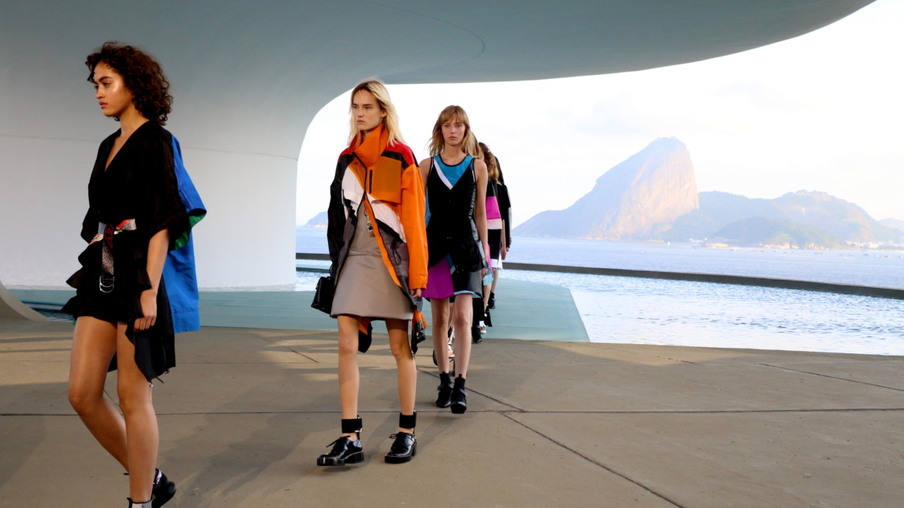 CIDADE: MAC é a passarela da Louis Vuitton