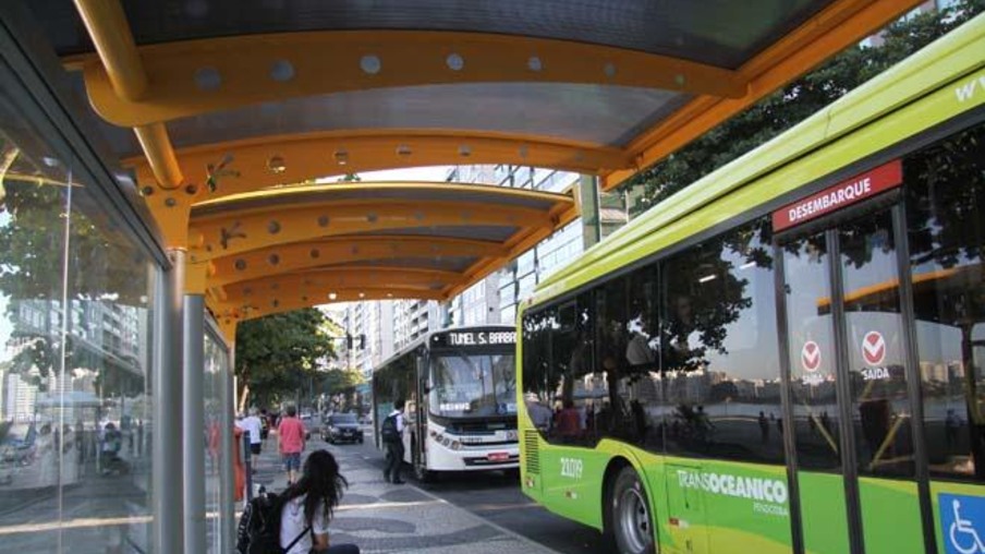CIDADE: Seconser instala 14 novos abrigos de ônibus em três bairros de Niterói