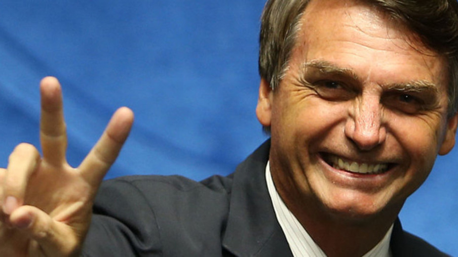 Bolsonaro afirma que vai resgatar o respeito em sala de aula