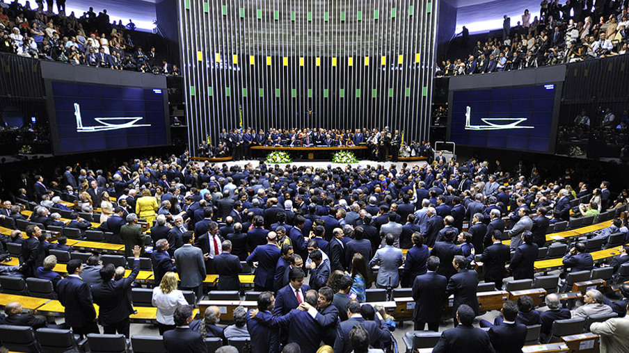 POLÍTICA: Titulares da Mesa da Câmara pedem renúncia ou afastamento de Maranhão