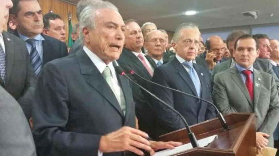 POLÍTICA: Temer pede confiança e diz que brasileiros vão colaborar para saída da crise