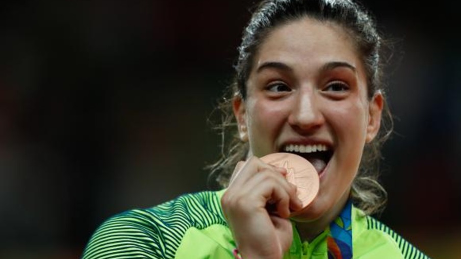 RIO 2016: Mayra Aguiar festeja medalha olímpica e lembra apoio da família