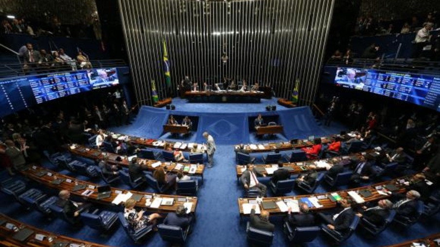 POLÍTICA: Senado retoma julgamento de Dilma com debates entre defesa e acusação
