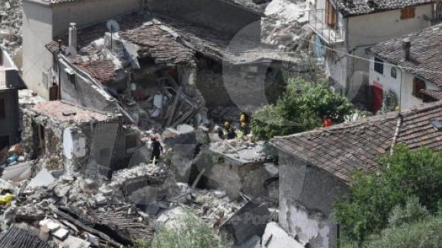 MUNDO: Terremoto de 6 graus mata mais de 20 na Itália