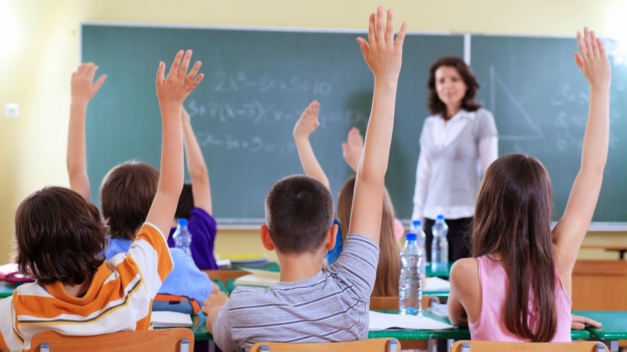 EDUCAÇÃO: Dia do Professor, Novo Ensino Médio e Escola sem Partido são temas de debates