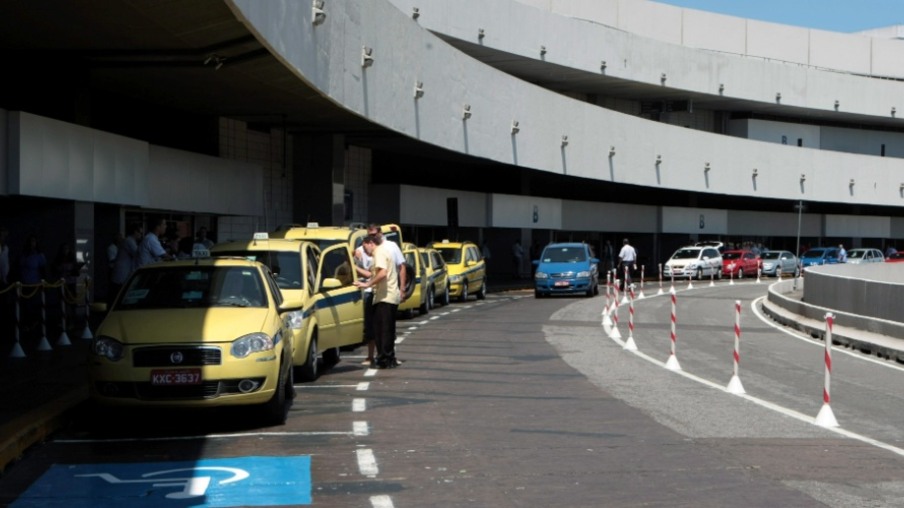 RIO: MP denuncia taxistas irregulares acusados de ameaças e agressões no Galeão
