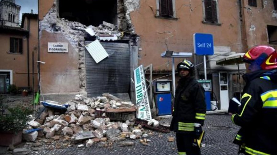 MUNDO: Um dia após terremoto, total de desabrigados na Itália pode chegar a 3 mil