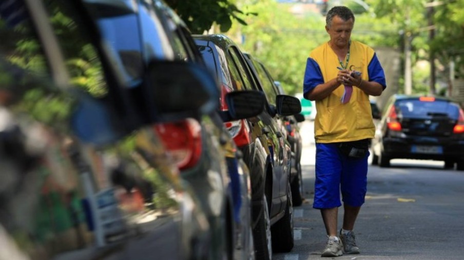 CIDADE: Ruas de Itacoatiara ganham estacionamento rotativo