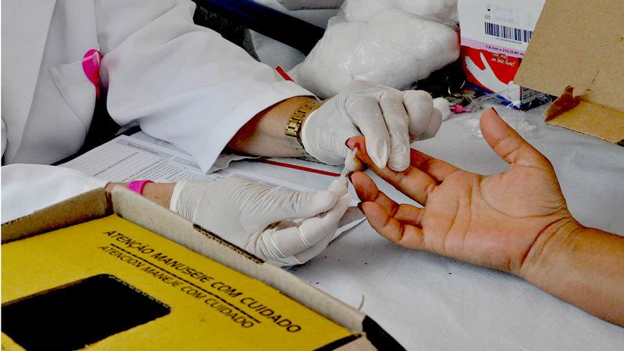 SAÚDE: Prefeitura oferece testes rápidos de Aids e Sífilis no Dezembro Vermelho