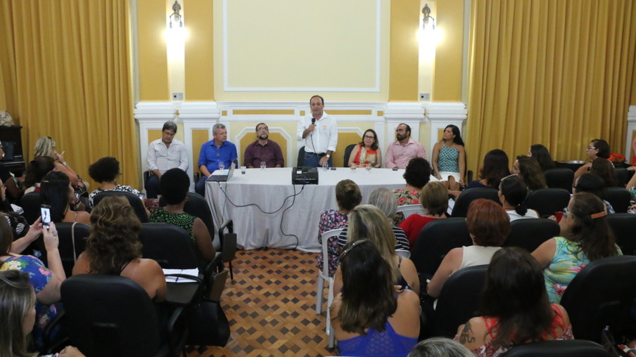 EDUCAÇÃO: Prefeitura convoca professores concursados e anuncia pagamento de progressão funcional de profissionais