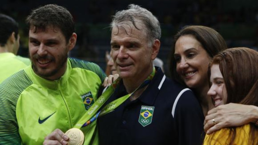 ESPORTES: Após 16 anos, Bernardinho deixa comando da seleção masculina de vôlei