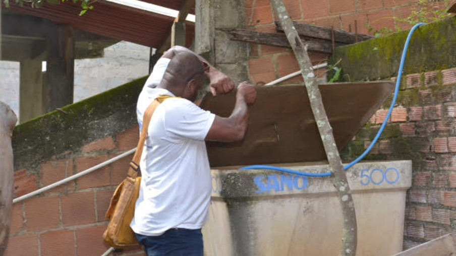SAÚDE: Combate ao Aedes chega ao Morro do Bumba em mutirão