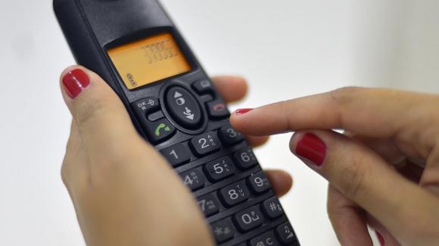 PAÍS: Ligar de telefone fixo para celular está mais barato