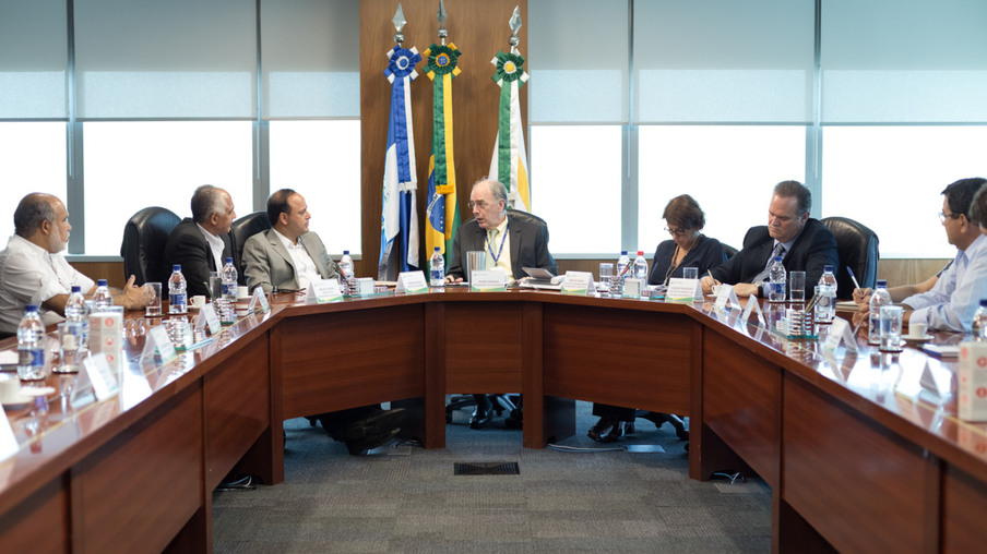 POLÍTICA: Prefeitos do Leste Fluminense pedem retomada  de investimentos ao presidente da Petrobras