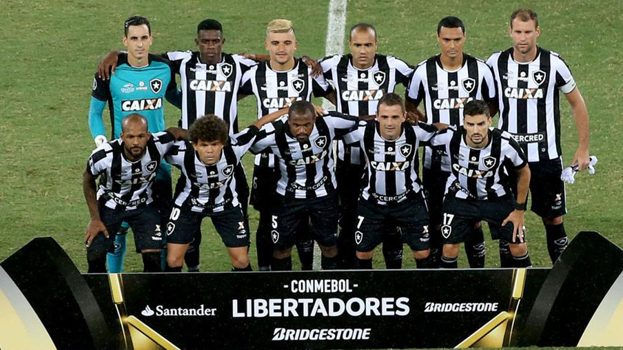ESPORTES: Com direito a Gol de Bicicleta, Botafogo vence Estudiantes pela Libertadores