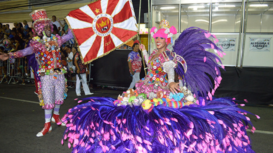 CULTURA: Escolas de Samba de Niterói dão show de Originalidade
