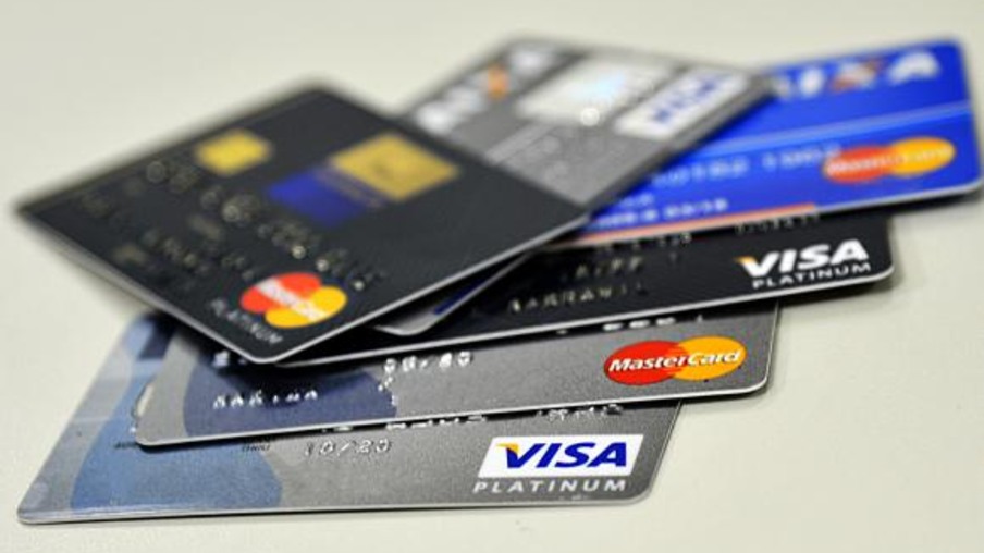 ECONOMIA: O crédito rotativo dos cartões de crédito vai acabar em abril