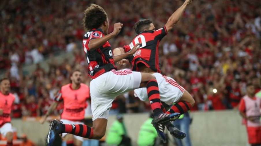 ESPORTES: Flamengo estréia com goleada de 4 x 0 em cima do San Lorenzo
