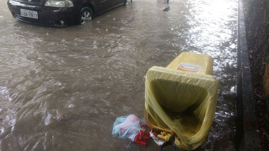 URGENTE: 20 min de chuva e Icaraí vira um mar! Confira os vídeos e as fotos enviadas pelos leitores