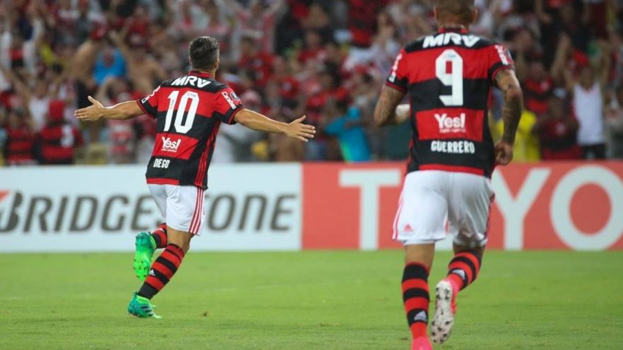 ESPORTES: Flamengo vence Atlético-PR e assume liderança do grupo 4 na libertadores