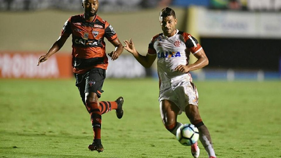ESPORTES: Flamengo vence Atlético-GO e tenta superar eliminação na libertadores