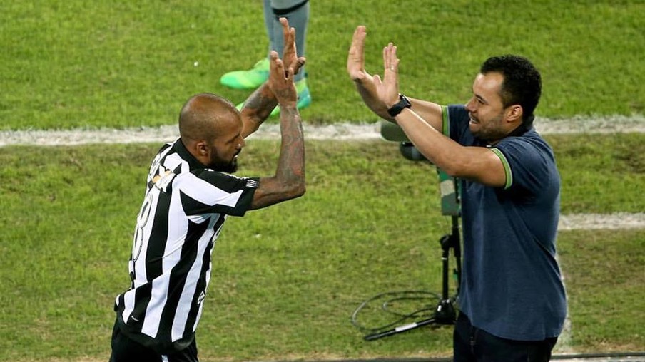 ESPORTES: Botafogo vence a Ponte Preta e conquista a primeira vitória no Campeonato Brasileiro