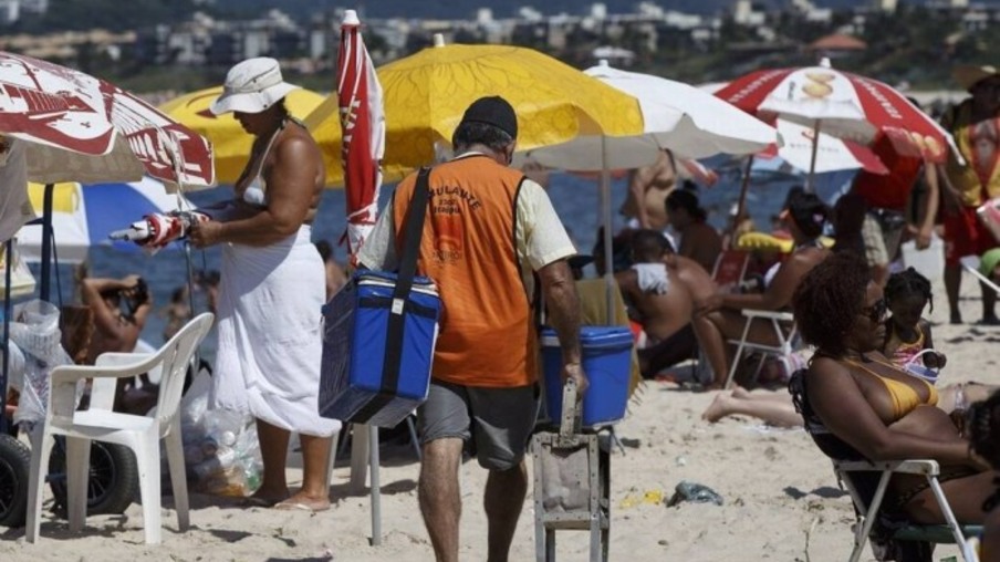 Niterói recadastra ambulantes que atuam em praias