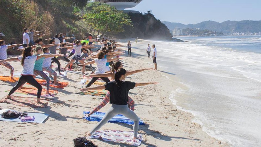 Yoga na Praia neste domingo em Niterói
