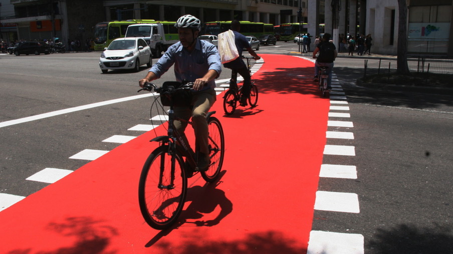 Nova faixa de travessia para ciclistas entre Amaral Peixoto e Praça Arariboia