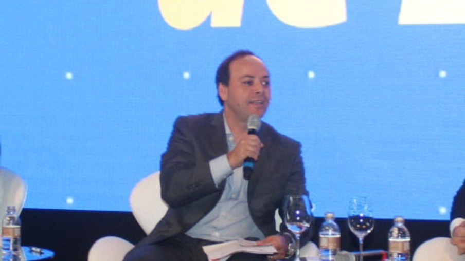 Rodrigo Neves foi a São Paulo participar de fórum de líderes nacionais