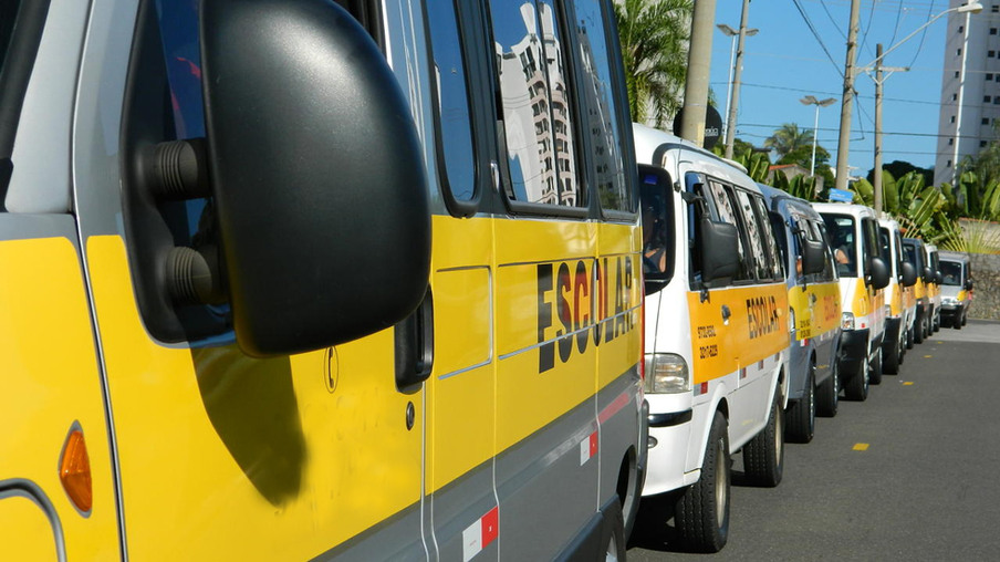 Prefeitura apreende 15 veículos do transporte escolar em situação irregular