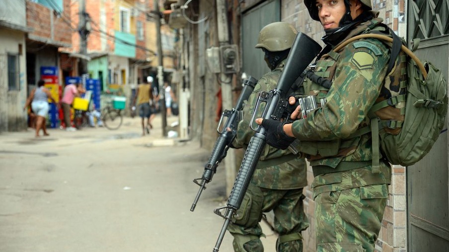 Rio de Janeiro - Fuzileiros Navais participam de operação na favela Kelson's, zona norte da cidade (Fernando Frazão/Agência Brasil)