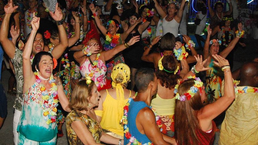 Canto do Rio realiza Baile da Tropicália neste sábado