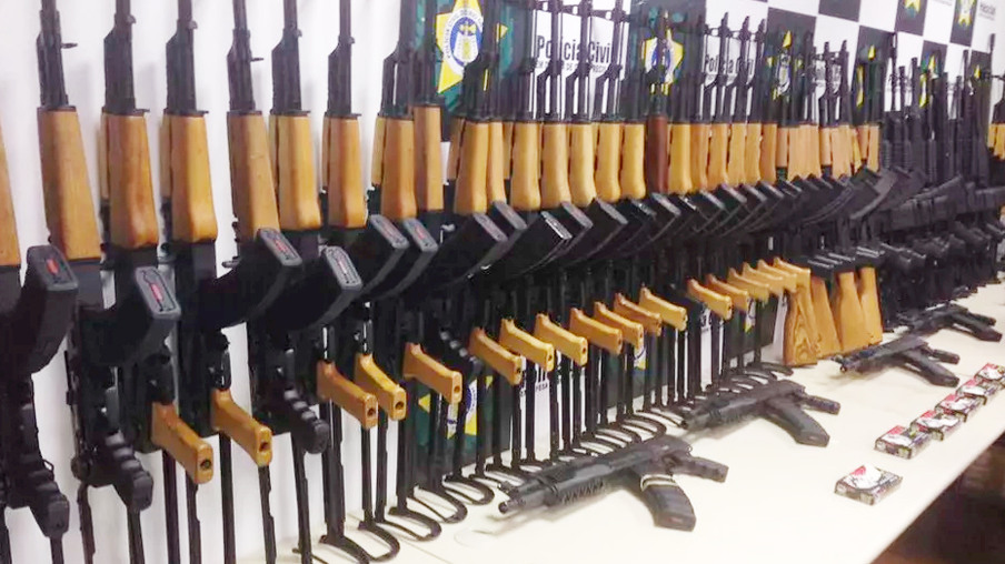 Projeto de lei para premiar policiais por apreensão de armas de fogo será sancionado semana que vem