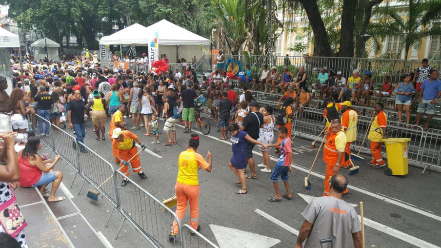 Carnaval de Niterói reúne quase 500 mil pessoas este ano