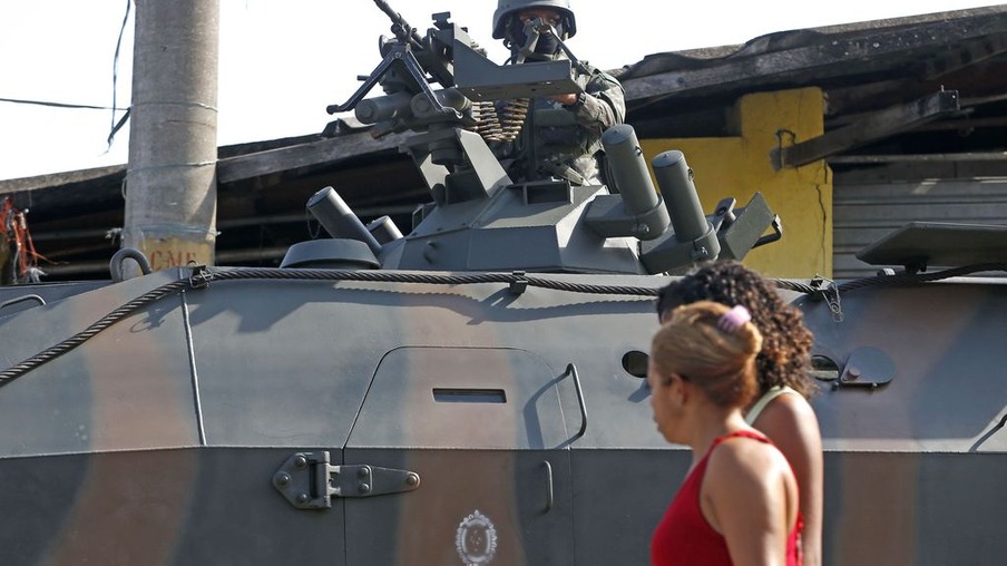 Rio de Janeiro -  Operação do Comando Conjunto das forças de segurança no Complexo do Lins de Vasconcelos, zona norte da cidade. (Tânia Rêgo/Agência Brasil)