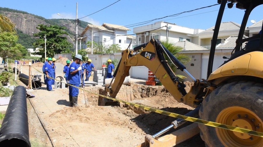 Obras de drenagem e pavimentação no bairro Boa Vista, na Região Oceânica 